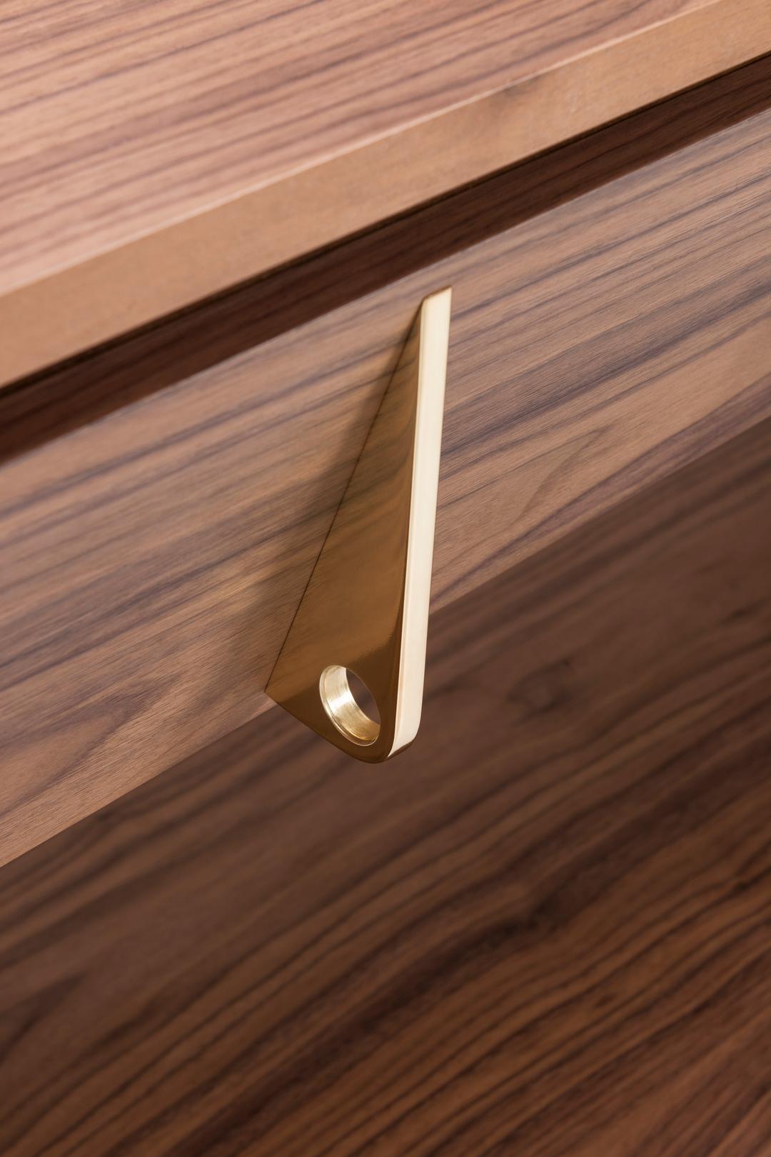 Slanted Console EDGE CONSOLE - Products - Saccaro